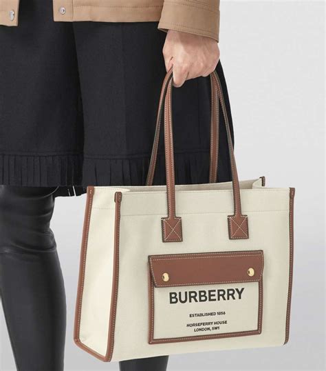 túi xách kẻ burberry leflair|giá túi xách burberry.